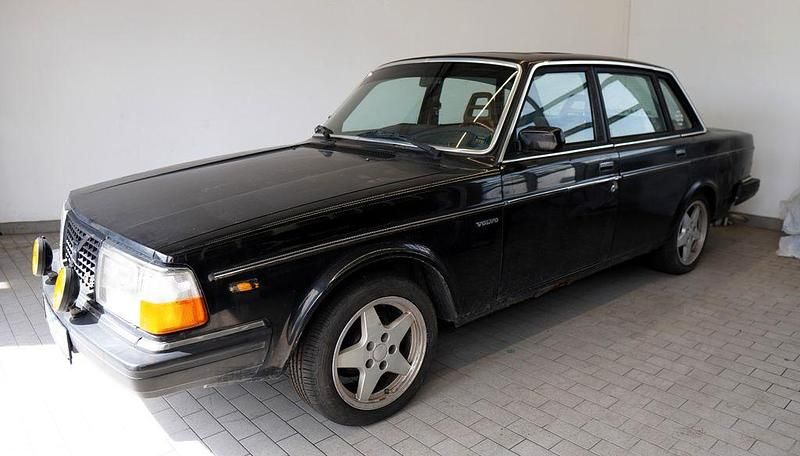 Schwarz Gebraucht 1981 Volvo 244 Limousine | 2.490 € - Bild 1/4