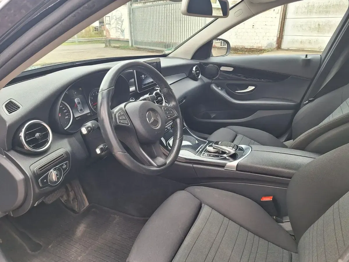 Gebraucht Mercedes C180 Edition 156 PS (114 kW) 2017 Schwarz Limousine