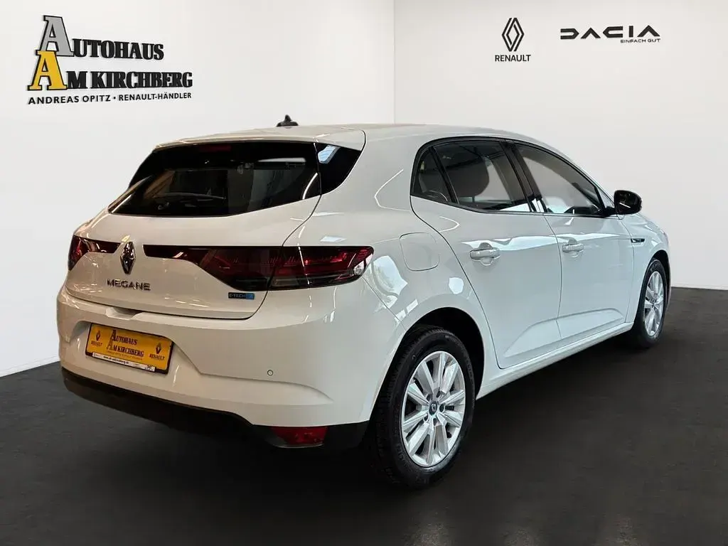 Gebraucht Renault Megane E-Tech Business 158 PS (116 kW) 2022 Weiß Limousine
