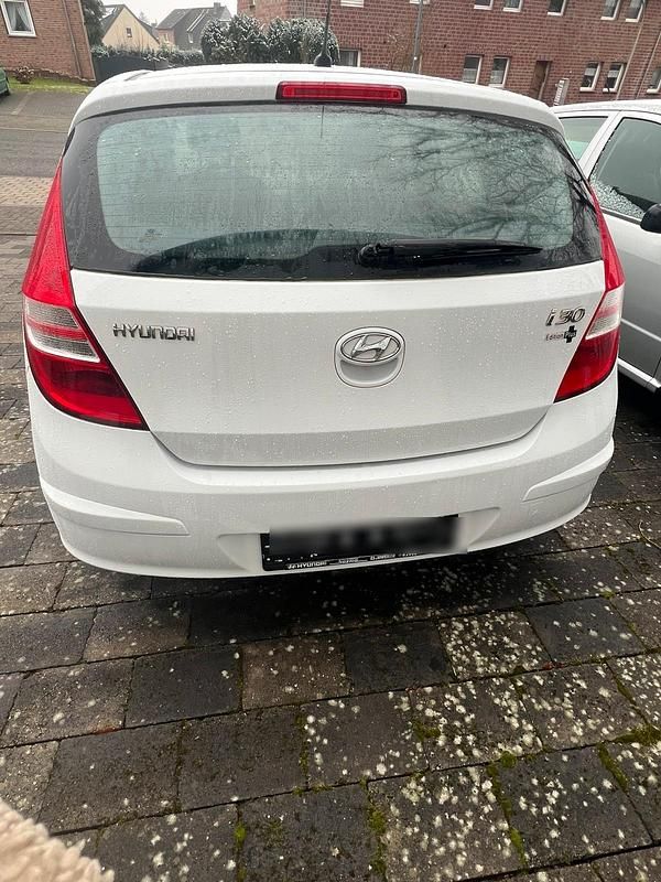 Gebraucht Hyundai i30 108 PS (79 kW) 2009 Weiß Kleinwagen
