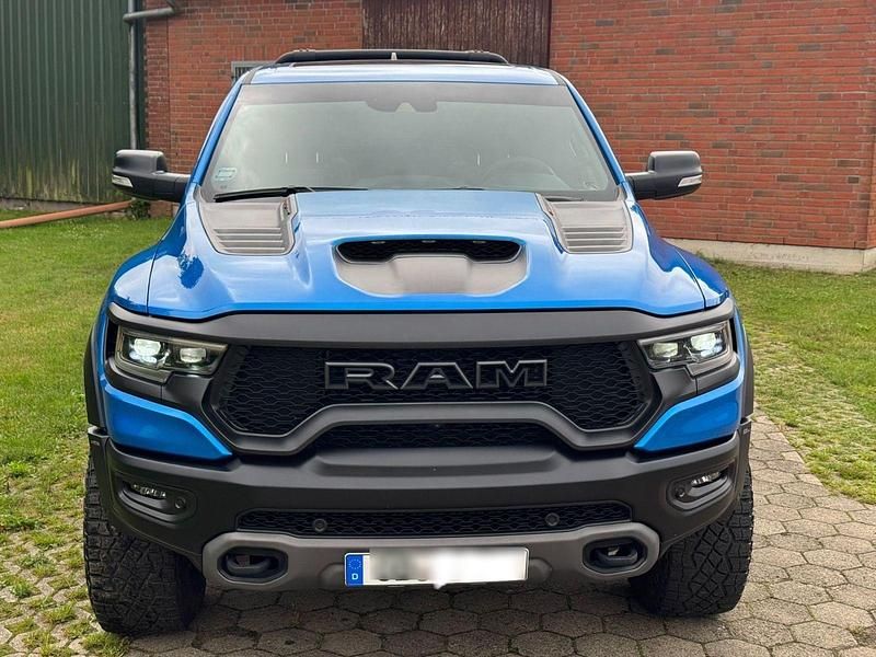 Blau Gebraucht 2022 Dodge Ram Abholung | 98.700 € (Teuer) - Bild 1/4