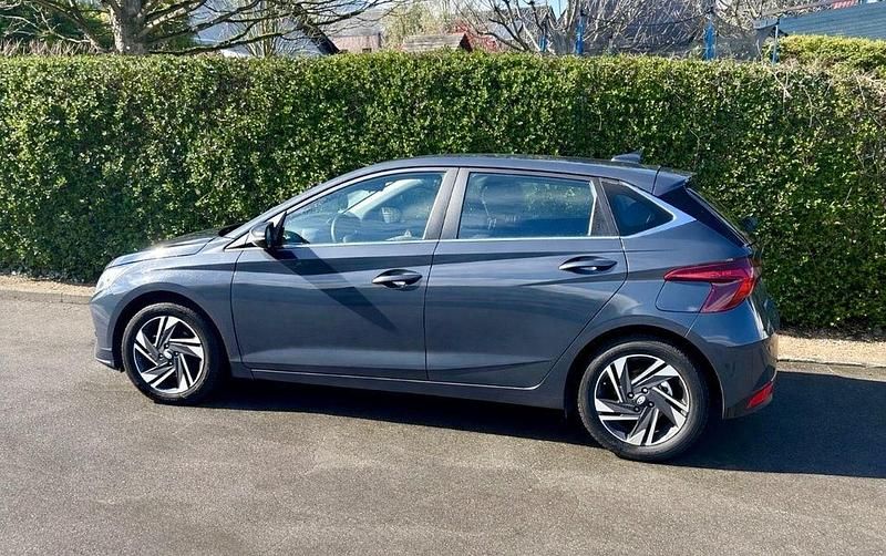 Gebraucht Hyundai i20 101 PS (74 kW) 2023 Grau Kleinwagen