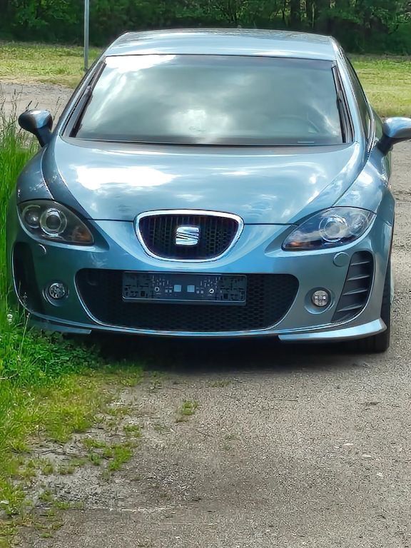 Blau Gebraucht 2006 Seat Leon Reference Limousine | 1.900 € (Superpreis) - Bild 1/4