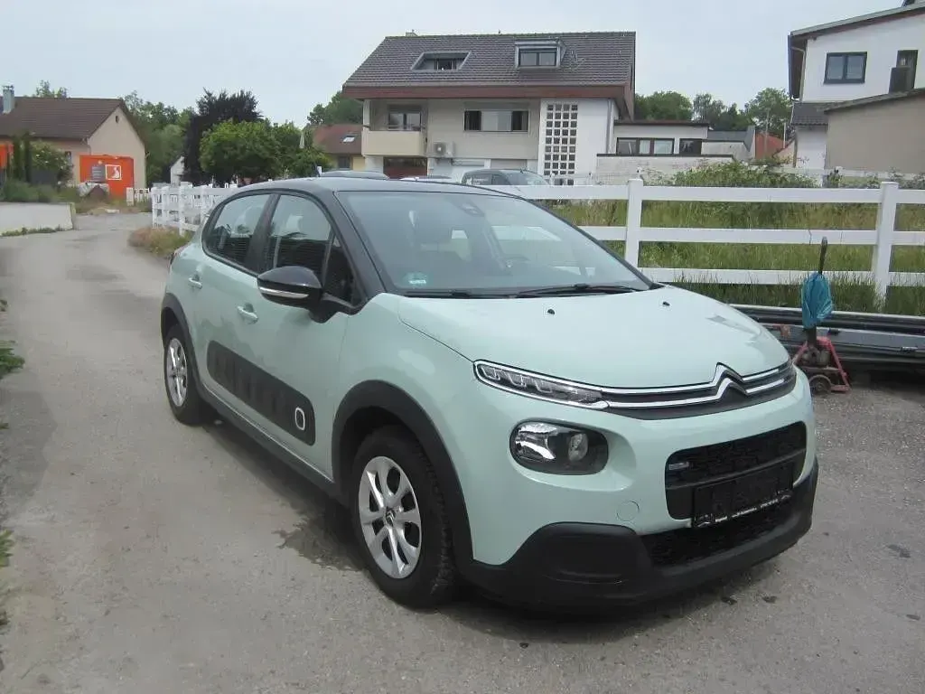 Gebraucht Citroën C3 Feel 110 PS (80 kW) 2017 Grün Limousine