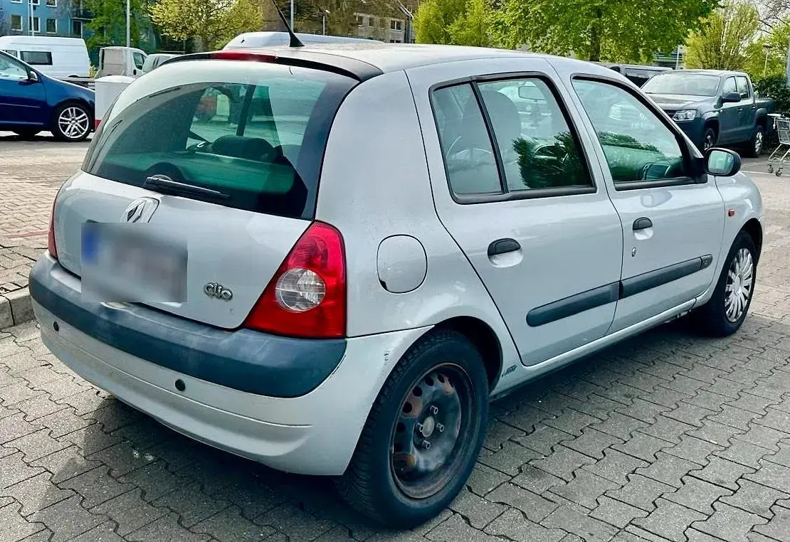 Gebraucht Renault Clio II 90 PS (66 kW) 2002 Blau Kleinwagen