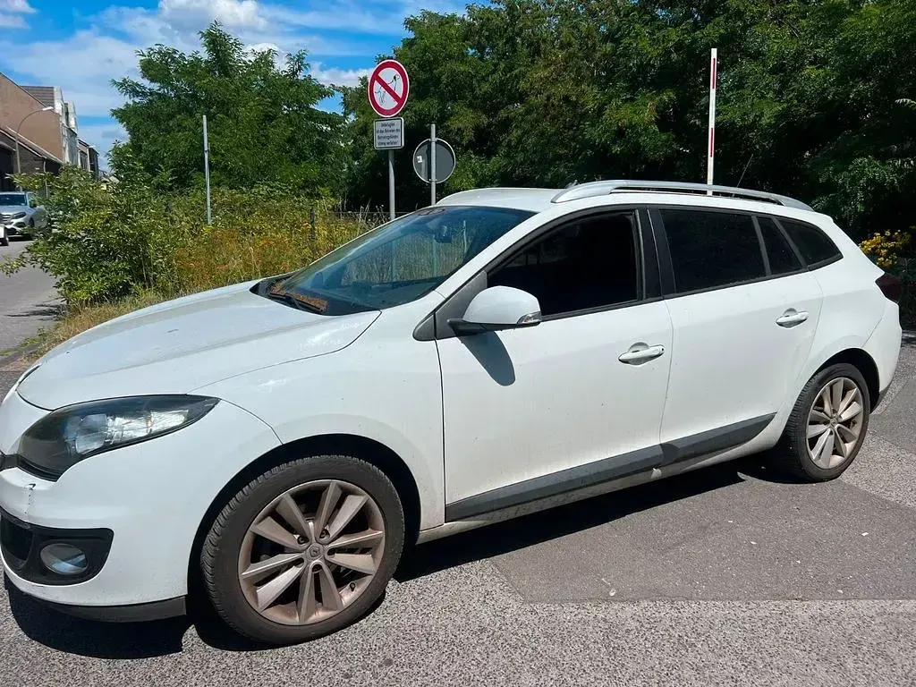 Gebraucht Renault Mégane III Bose Edition 110 PS (80 kW) 2012 Weiß Limousine