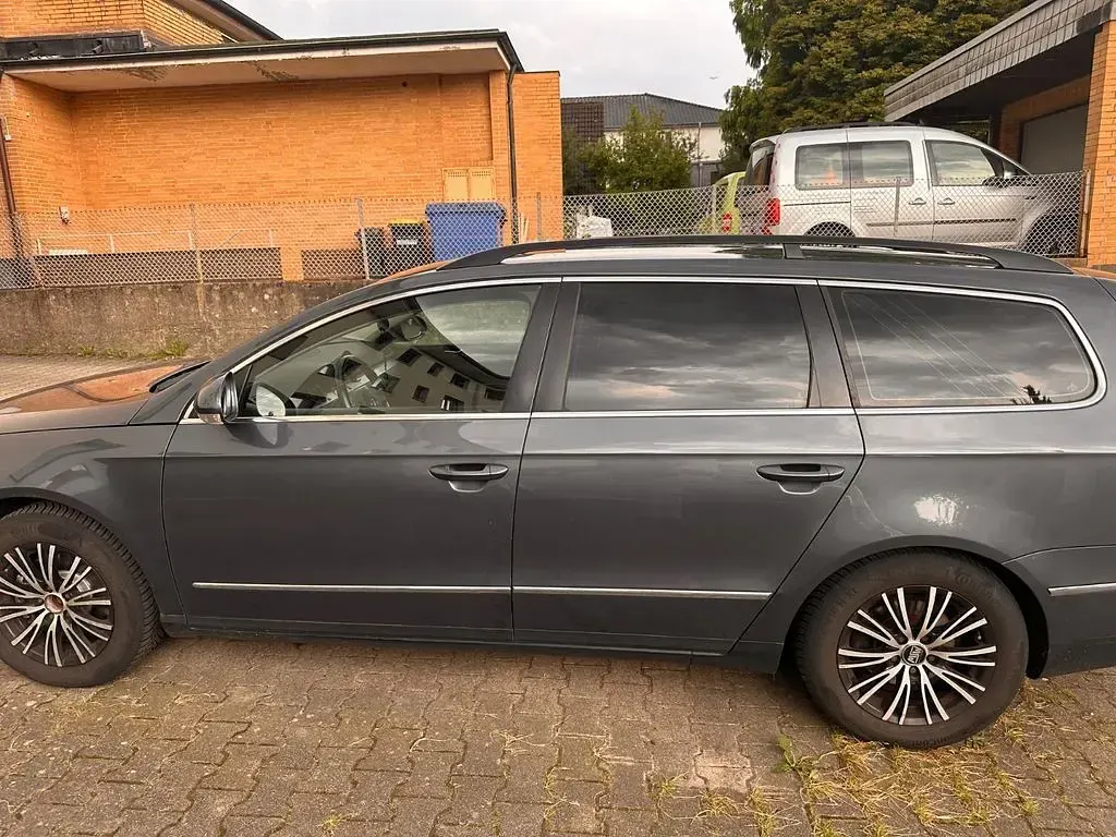 Gebraucht VW Passat Highline 122 PS (89 kW) 2011 Grau Kombi