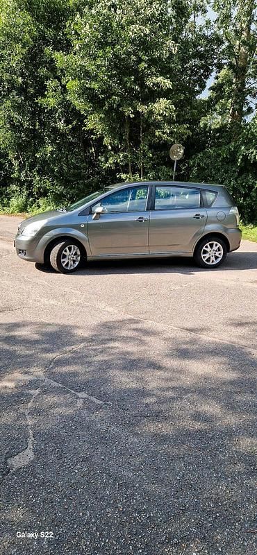 Grau Gebraucht 2006 Toyota Corolla Verso Van / Kleinbus | 2.550 € (Guter Preis) - Bild 1/4