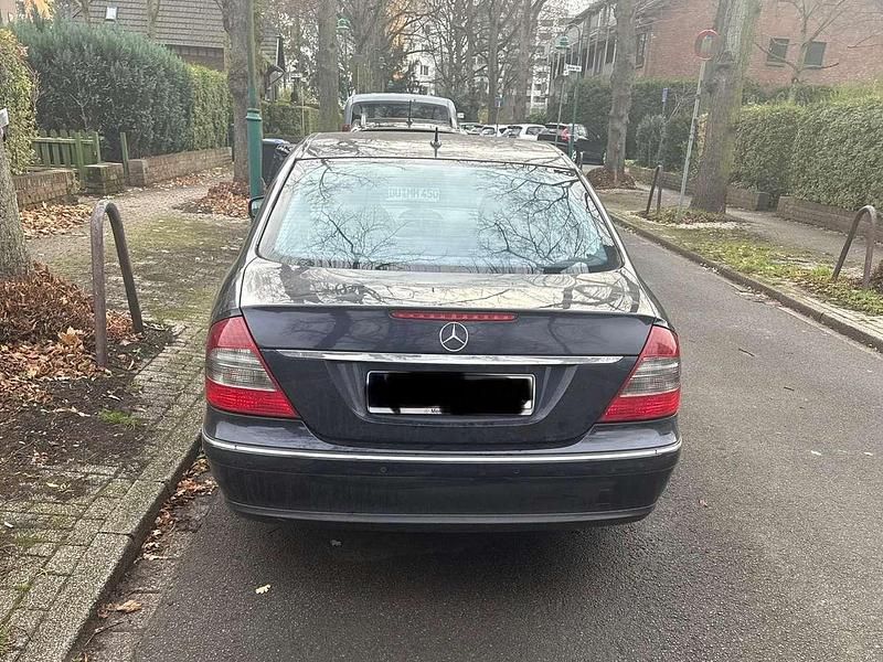 Gebraucht Mercedes E220 Elegance 170 PS (125 kW) 2006 Blau Limousine