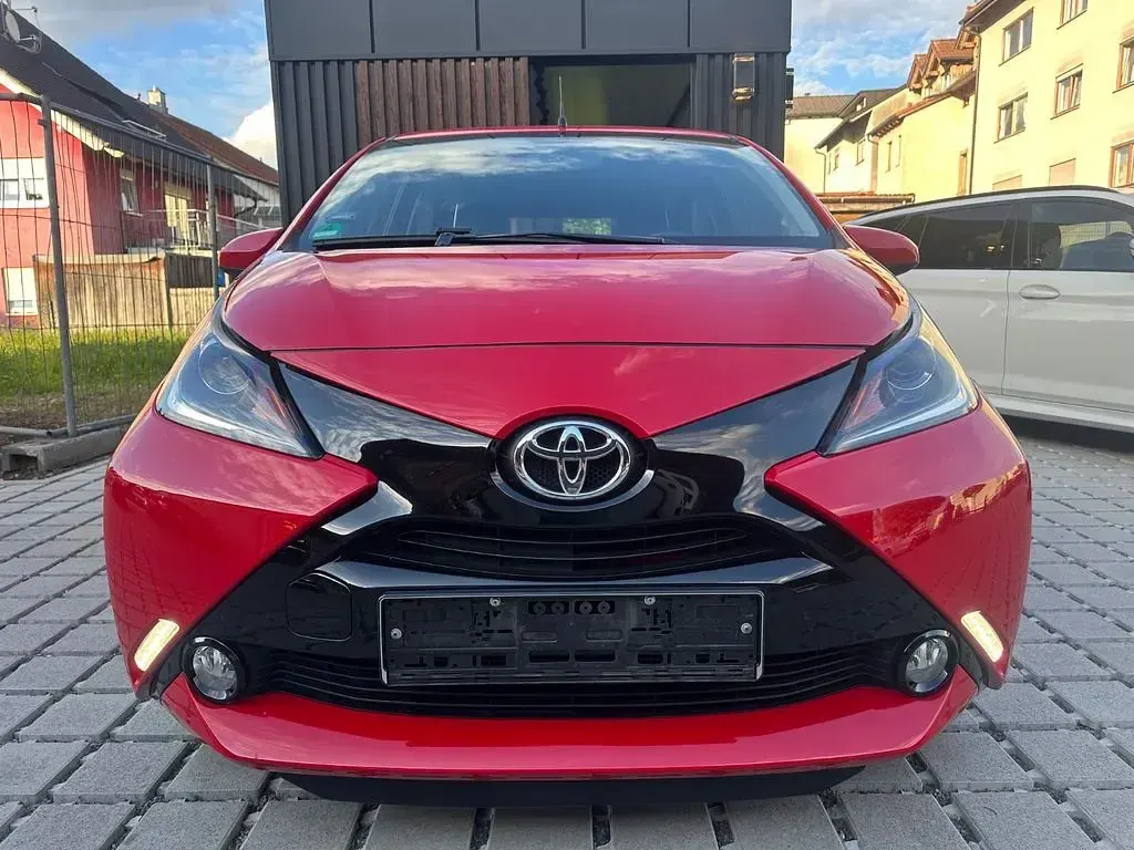 Gebraucht Toyota Aygo X-wave 69 PS (50 kW) 2015 Rot Kleinwagen