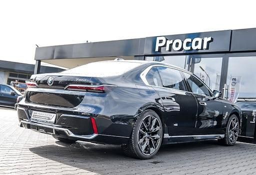 Gebraucht BMW 740 Executive 299 PS (219 kW) 2025 Schwarz Limousine