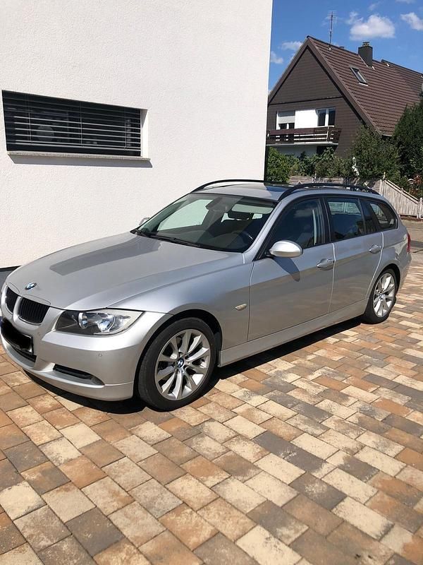Silber Gebraucht 2007 BMW 320 Sport Line Kombi | 8.490 € (Teuer) - Bild 1/4