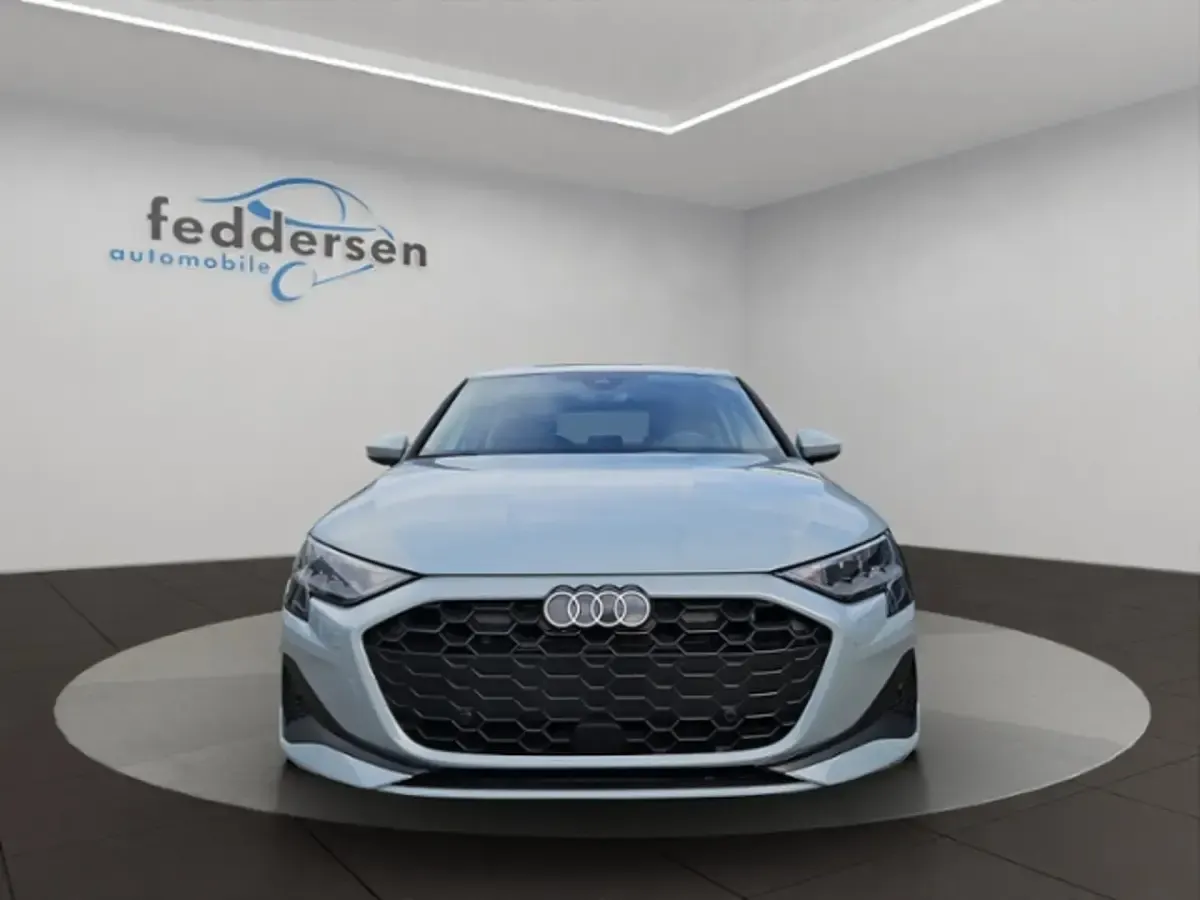 Gebraucht Audi A3 Ambiente 150 PS (110 kW) 2025 Pfeilgrau perleffekt (metallic) Limousine