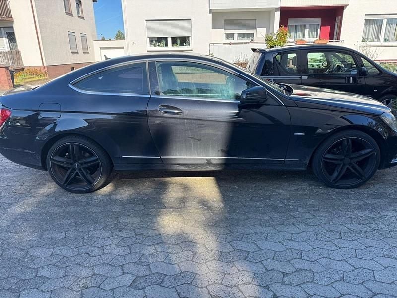 Gebraucht Mercedes C180 156 PS (114 kW) 2011 Schwarz Coupé
