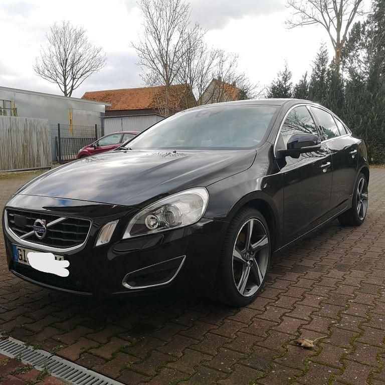 Schwarz Gebraucht 2011 Volvo S60 Summum Limousine | 8.500 € (Fairer Preis) - Bild 1/4