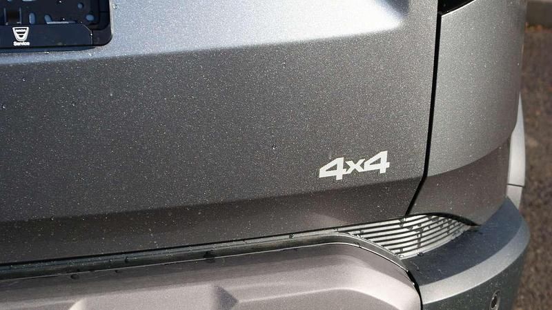 Neu Dacia Duster Extreme 131 PS (96 kW) 2026 Schiefergrau metallic SUV