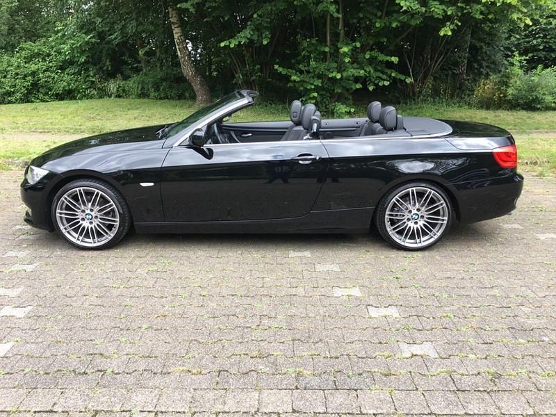 Schwarz Gebraucht 2012 BMW 320 Cabriolet Exclusive Cabrio | 13.500 € (Etwas zu teuer) - Bild 1/4