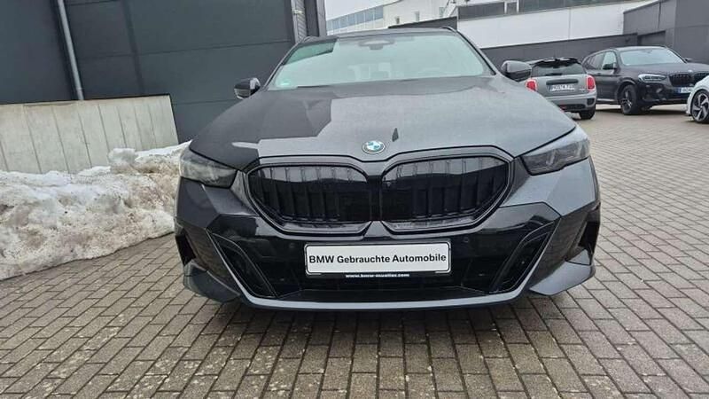 Gebraucht BMW 540 M Sport 299 PS (219 kW) 2025 Sophistograu brillanteffekt m Kombi