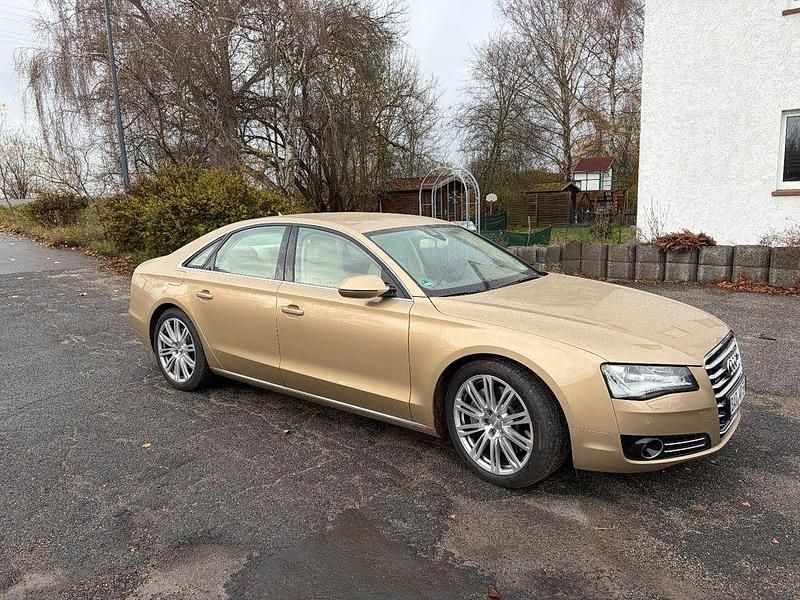 Beige Gebraucht 2010 Audi A8 Limousine | 26.999 € - Bild 1/4