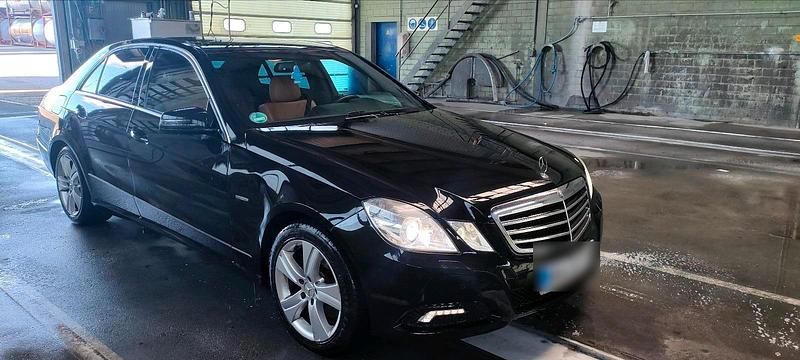 Gebraucht Mercedes E350 234 PS (172 kW) 2009 Schwarz Limousine