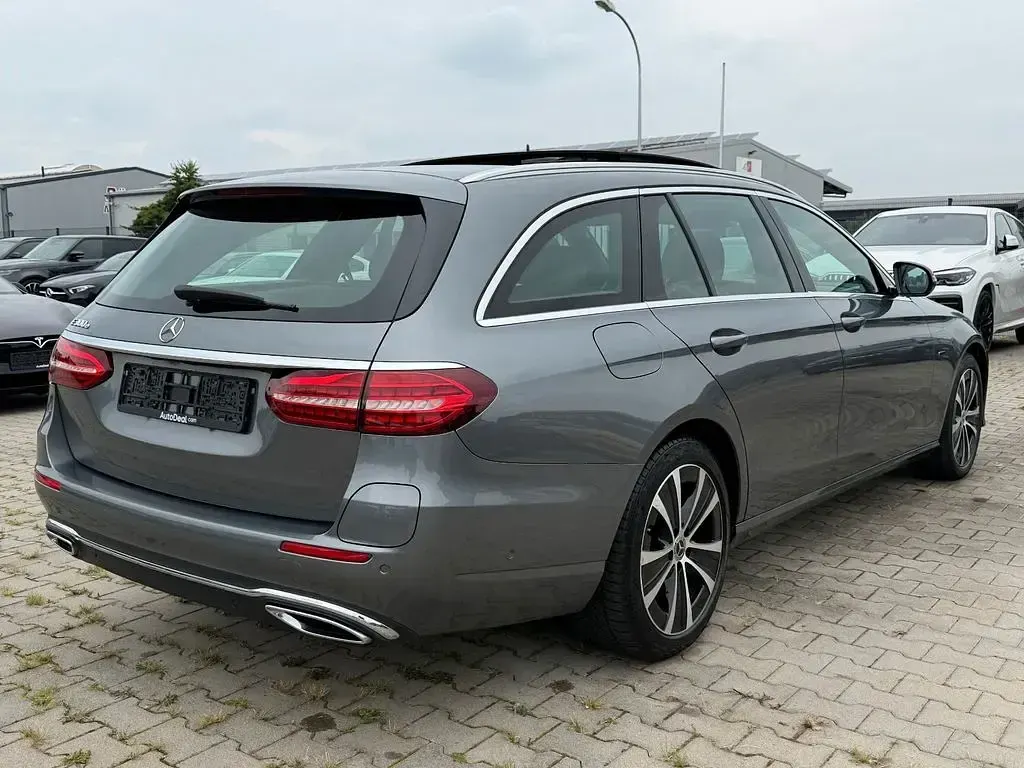 Gebraucht Mercedes E300 Avantgarde 320 PS (235 kW) 2021 Grau Limousine