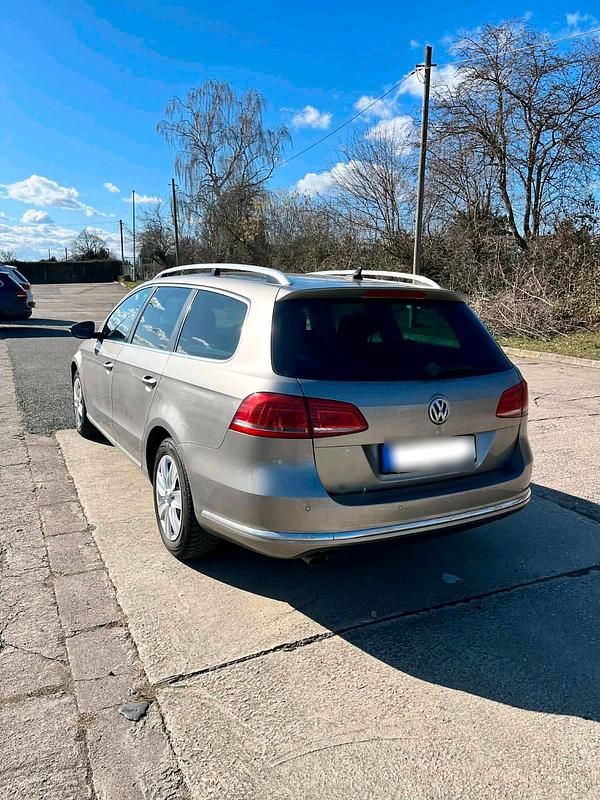 Gebraucht VW Passat 105 PS (77 kW) 2014 Grau Kombi