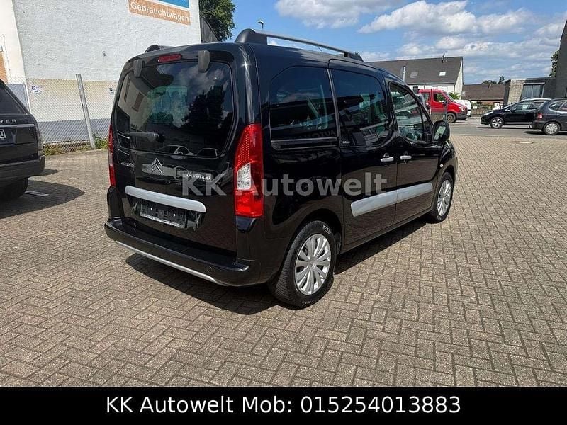 Gebraucht Citroën Berlingo SELECTION 92 PS (67 kW) 2011 Lack onyx schwarz/deckende Van / Kleinbus