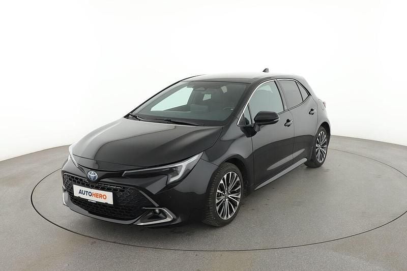 Schwarz Gebraucht 2024 Toyota Corolla Team Limousine | 25.370 € (Fairer Preis) - Bild 1/3