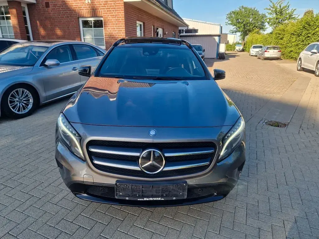 Gebraucht Mercedes GLA220 Urban 177 PS (130 kW) 2017 Grau SUV
