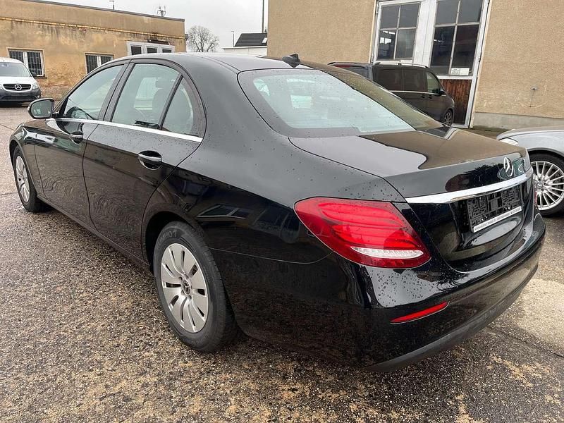 Second-hand Mercedes E200 160 CP (117 kW) 2020 Negru Berlinǎ