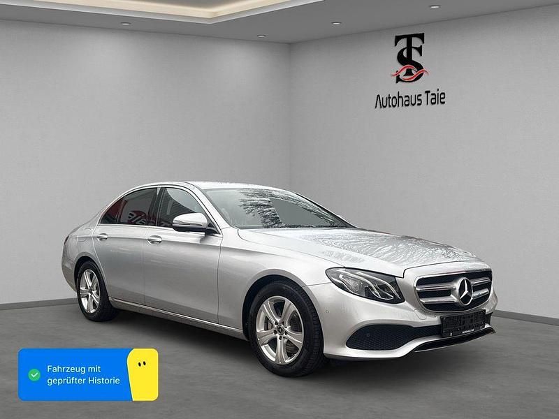 Silber Gebraucht 2017 Mercedes E200 Avantgarde Limousine | 23.490 € (Guter Preis) - Bild 1/4