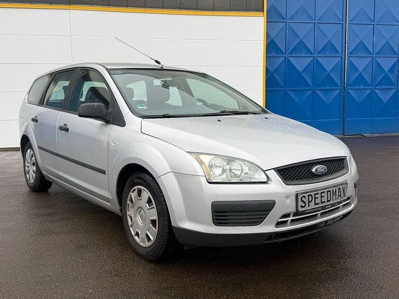 Silber Gebraucht 2006 Ford Focus Trend Kombi | 4.490 € (Teuer) - Bild 1/4