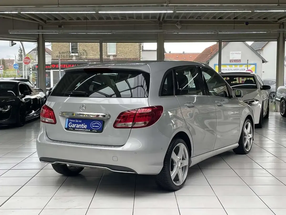 Gebraucht Mercedes B180 109 PS (80 kW) 2015 Polarsilber Van / Kleinbus