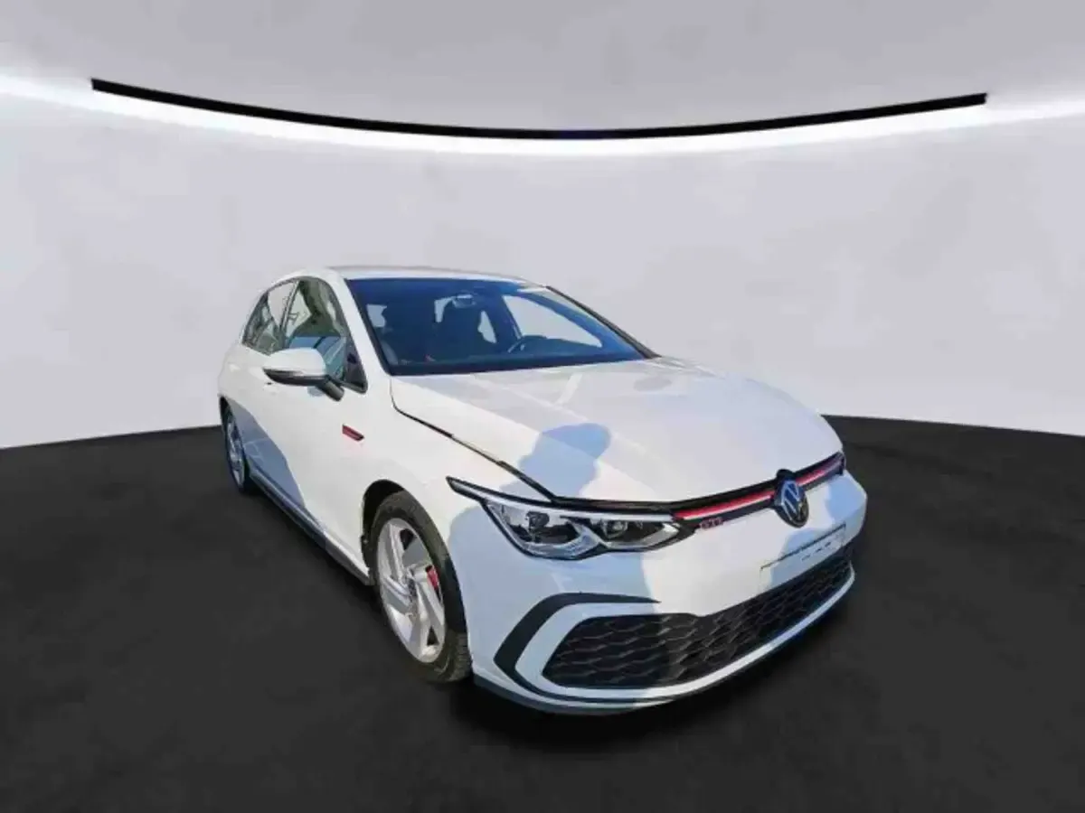 Gebraucht VW Golf VIII GTI 245 PS (180 kW) 2024 Pure white Limousine
