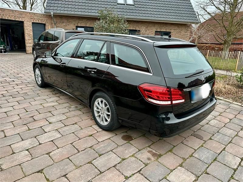 Gebraucht Mercedes E220 170 PS (125 kW) 2015 Schwarz Kombi
