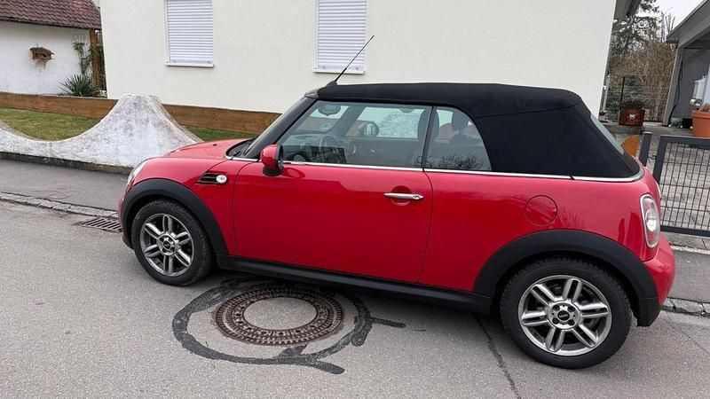 Gebraucht Mini Cooper Cabriolet 122 PS (89 kW) 2013 Rot Cabrio
