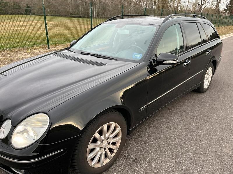 Gebraucht Mercedes E200 136 PS (100 kW) 2009 Schwarz Kombi
