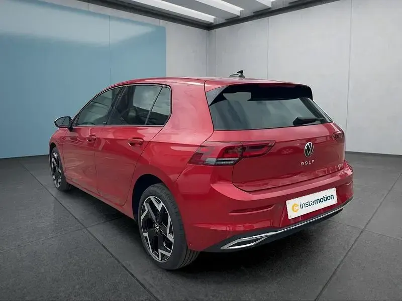 Gebraucht VW Golf VIII 110 PS (80 kW) 2022 Rot Kleinwagen