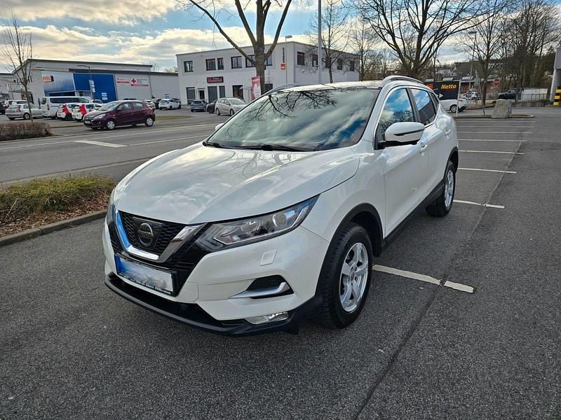 Weiß Gebraucht 2018 Nissan Qashqai N-Connecta SUV | 14.900 € (Guter Preis) - Bild 1/4