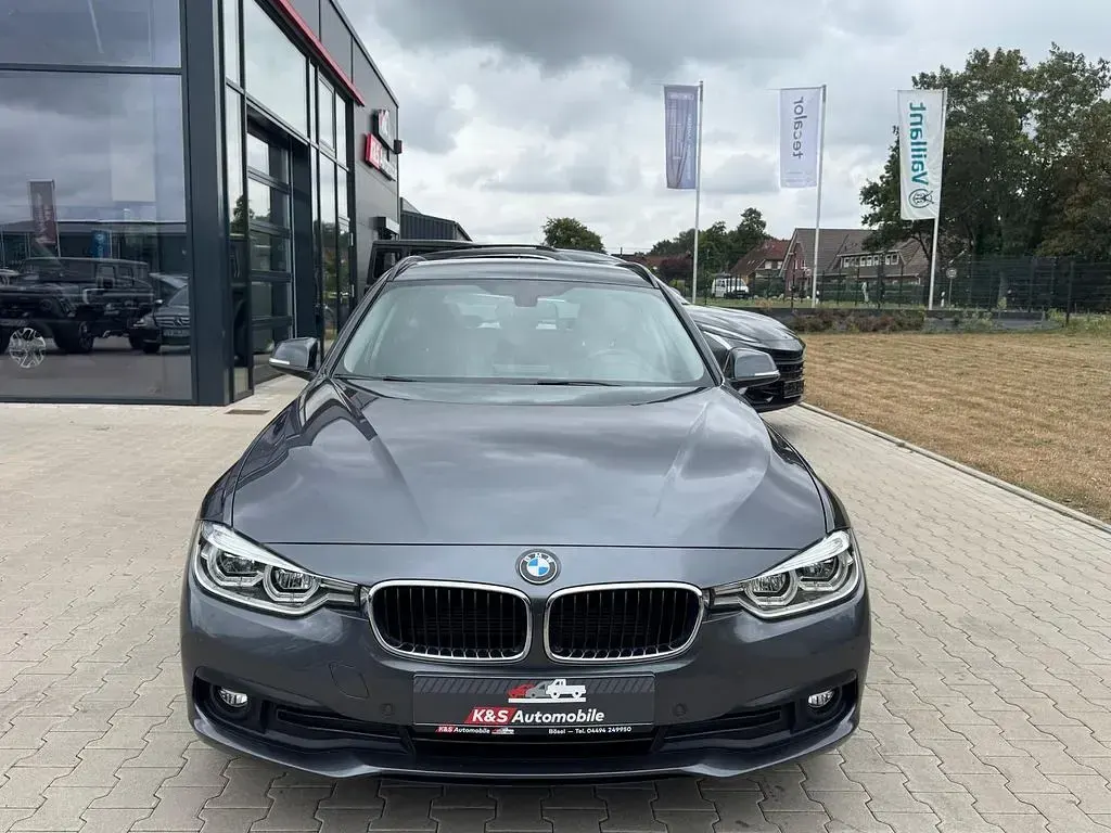 Gebraucht BMW 318 150 PS (110 kW) 2019 Grau Limousine