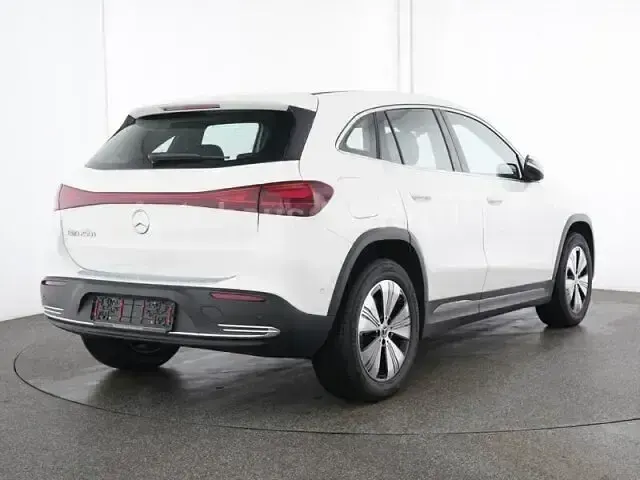 Gebraucht Mercedes EQA250+ Progressive 139 kW (190 PS) 2025 Weiß SUV