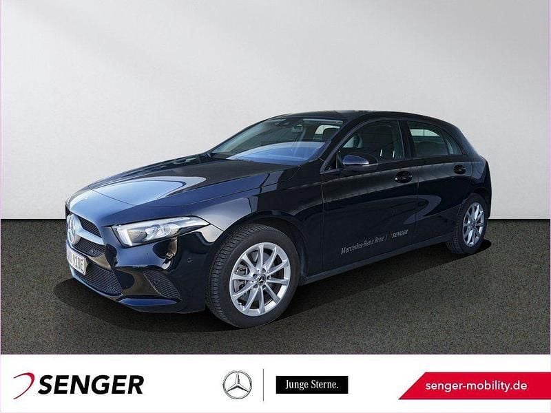 Nachtschwarz Gebraucht 2022 Mercedes A250 Limousine | 22.870 € (Superpreis) - Bild 1/3