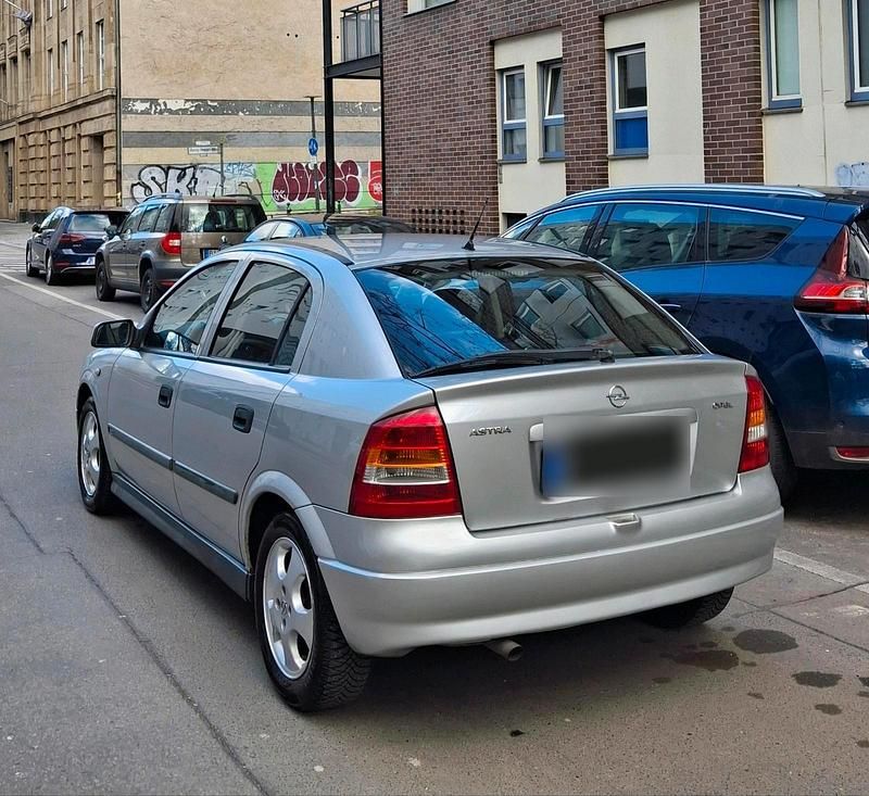 Gebraucht Opel Astra Edition 101 PS (74 kW) 2007 Silber Limousine