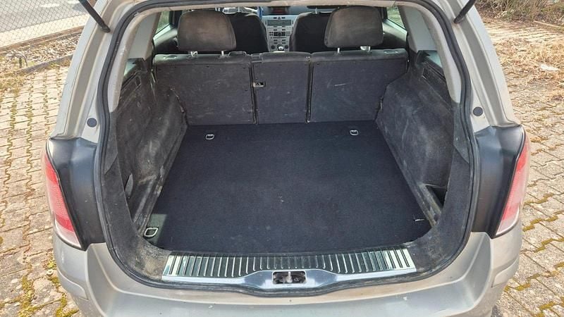 Second-hand Opel Astra 90 CP (66 kW) 2009 Break