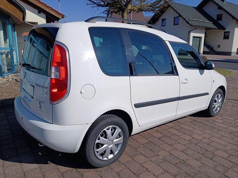 Gebraucht Skoda Roomster Plus Edition 69 PS (50 kW) 2009 Weiß Van / Kleinbus