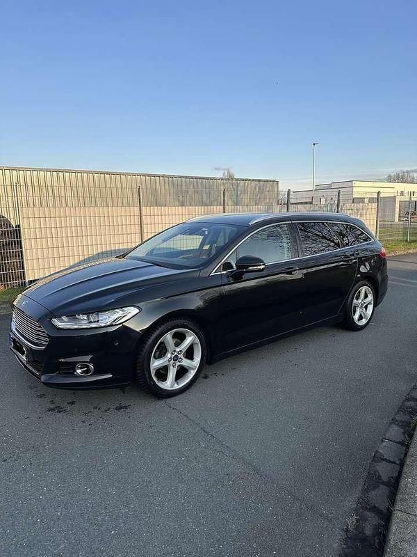 Gebraucht Ford Mondeo Titanium 179 PS (131 kW) 2015 Schwarz Kombi