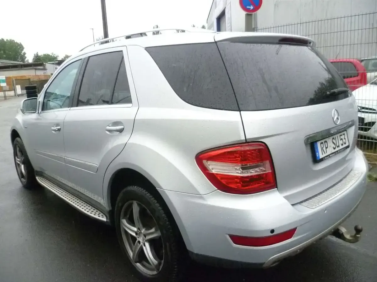 Gebraucht Mercedes ML300 204 PS (150 kW) 2010 Silber SUV