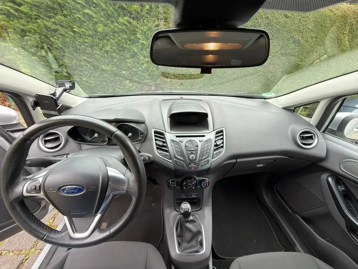 Gebraucht Ford Fiesta SYNC Edition 80 PS (58 kW) 2015 Silber Kleinwagen