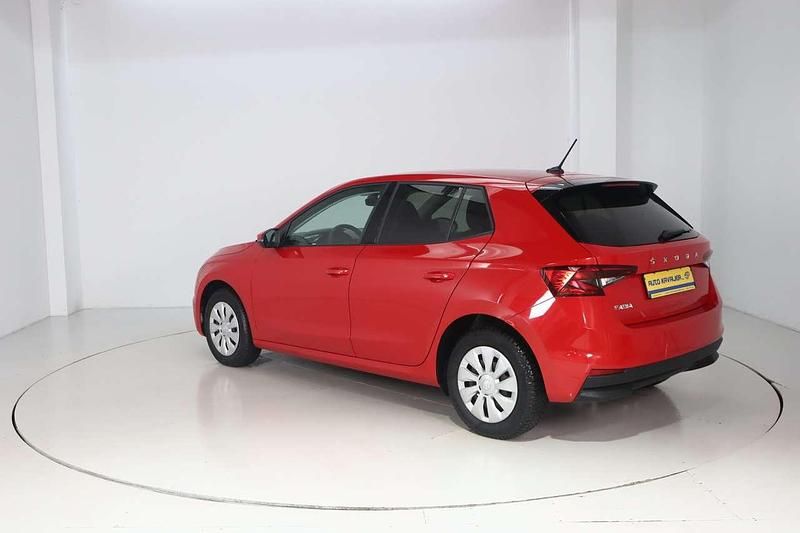 Gebraucht Skoda Fabia 65 PS (47 kW) 2022 Rot Limousine