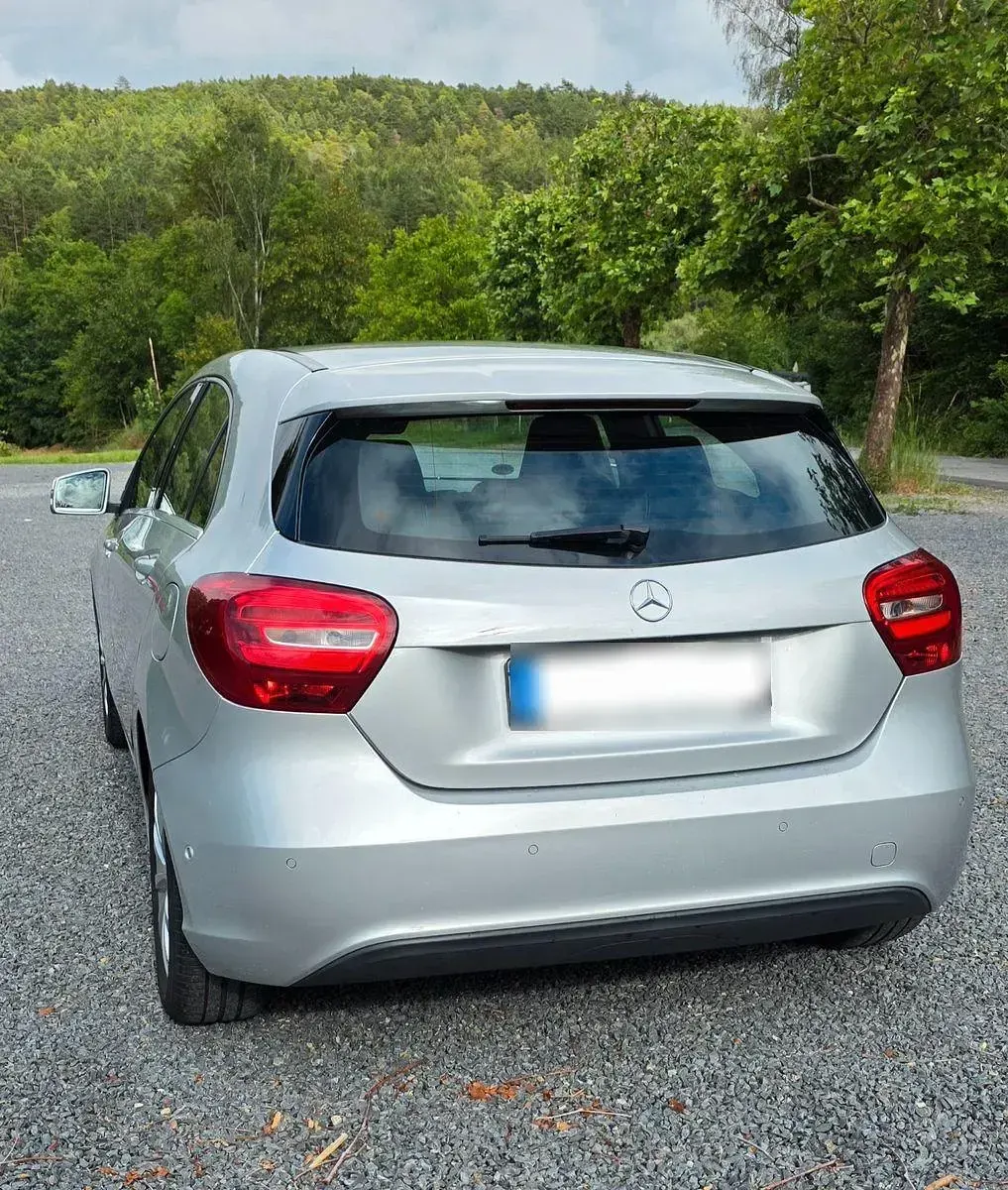 Gebraucht Mercedes A180 Edition 122 PS (89 kW) 2017 Silber Kleinwagen